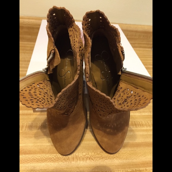 NWT~Jessica Simpson Laser Cut Suede Booties - Picture 7 of 7